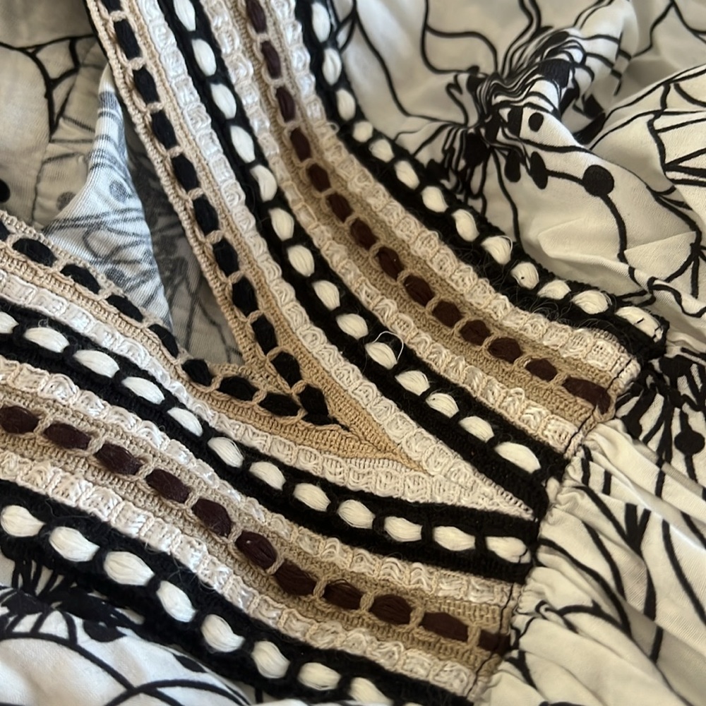 Black and white floral, top hand embroidered - Picture 4 of 6